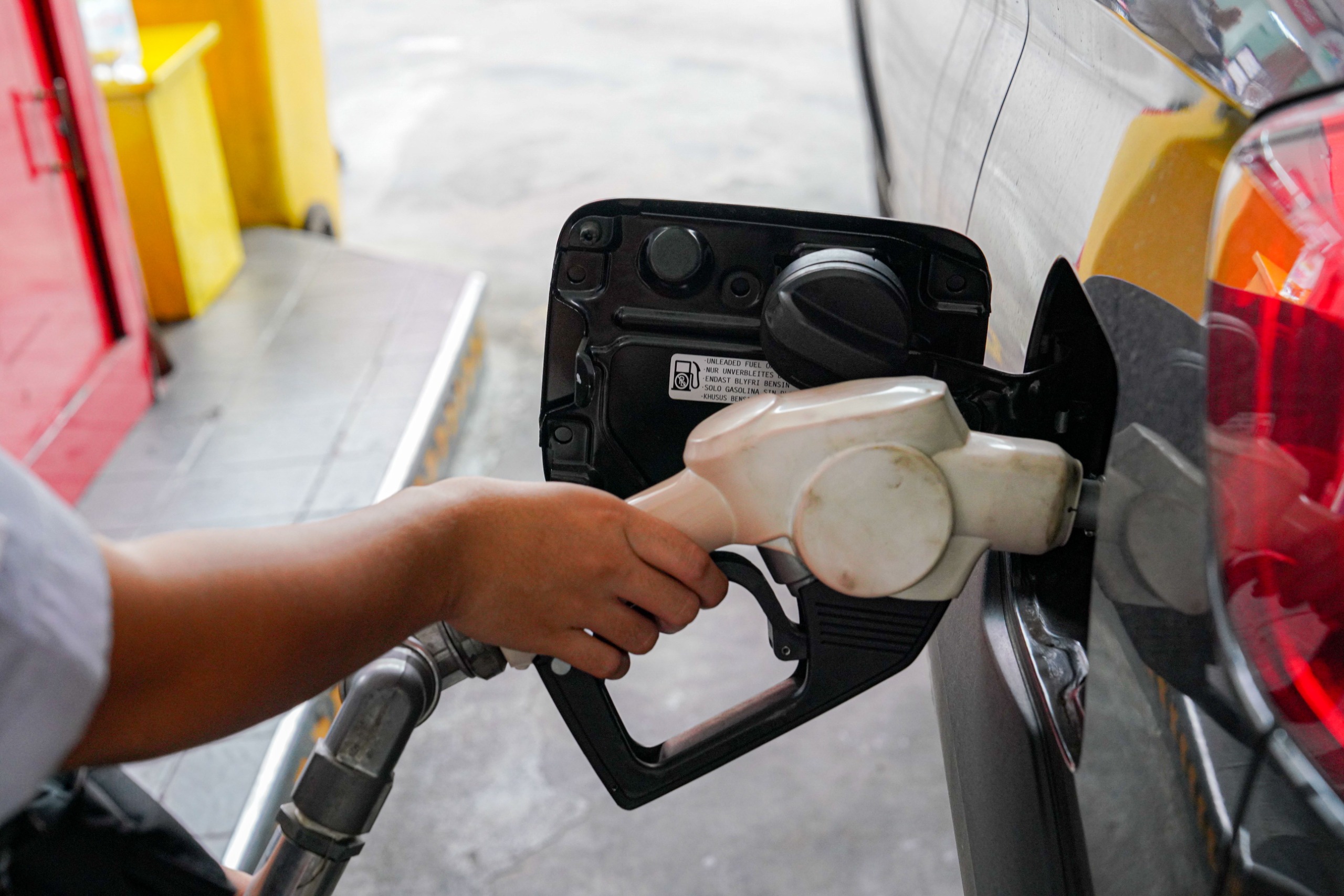 Bongkar Mitos! Isi BBM Lambat Biar Takarannya Pas? Pertamina Buka Suara!