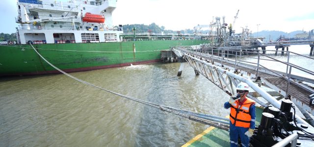 Pertamina Bikin Gebrakan! Bahan Bakar Pesawat dari Minyak Jelantah Jadi Kado HUT ke-80 RI