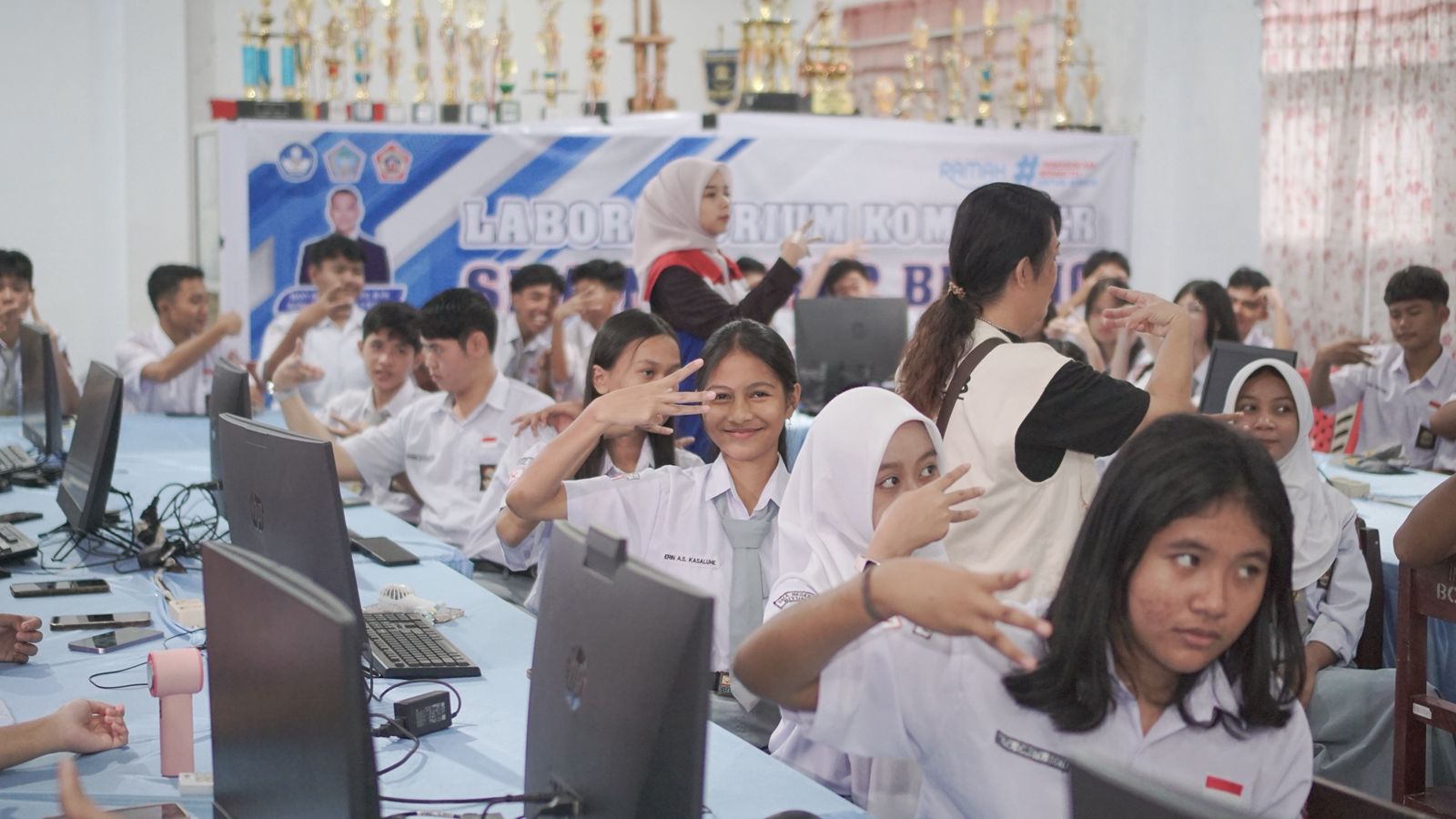 Pertamina Patra Niaga Sulawesi Gandeng Komunitas Tuli Edukasi Bahasa Isyarat di Sekolah Bitung