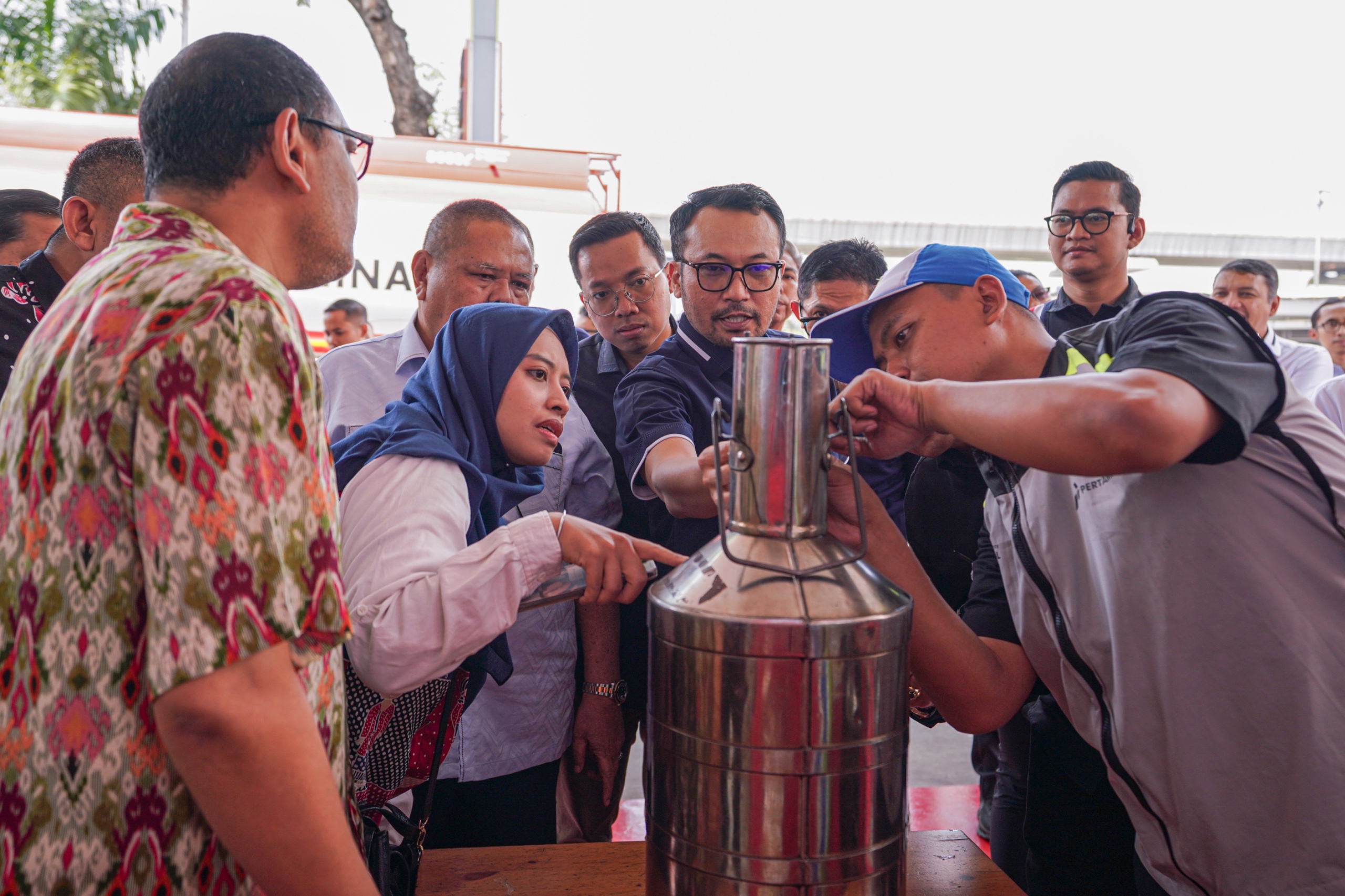 Pertamina Patra Niaga Tinjau SPBU MT Haryono di Hari Pelanggan Nasional
