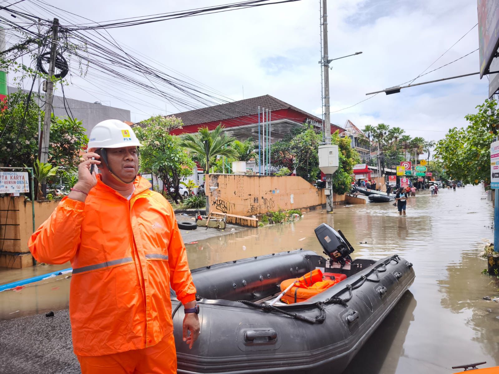 PLN Pulihkan Listrik Pascabencana, Aktivitas Warga Bali Kembali Normal