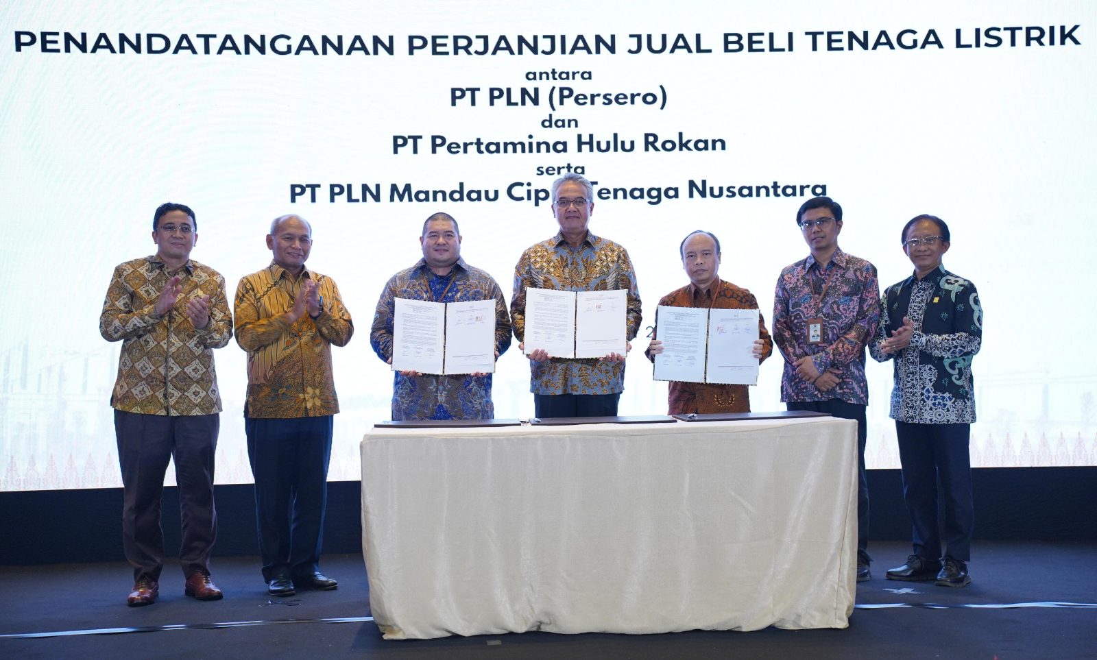 PLN dukung ketahanan energi nasional dengan perkuat pasokan listrik andal untuk PHR di WK Rokan, penopang utama produksi minyak Indonesia.