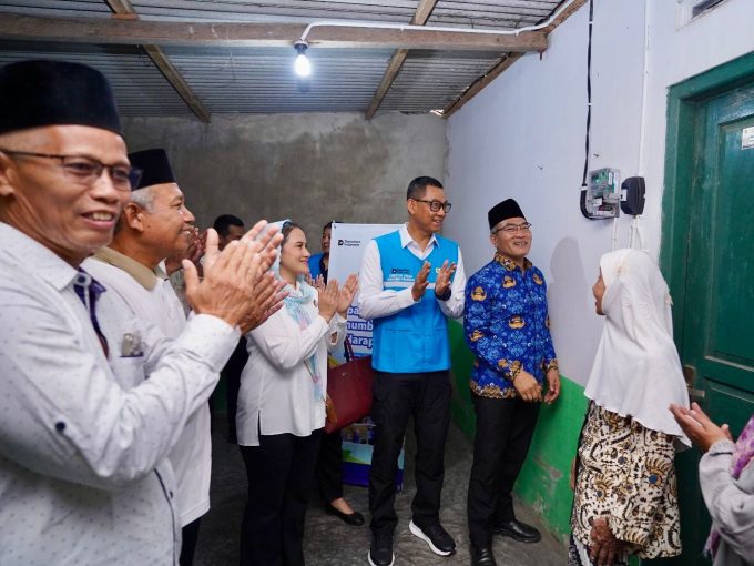 PLN Rayakan HLN ke-80 dengan Menyalakan Harapan 8.000 Keluarga Prasejahtera