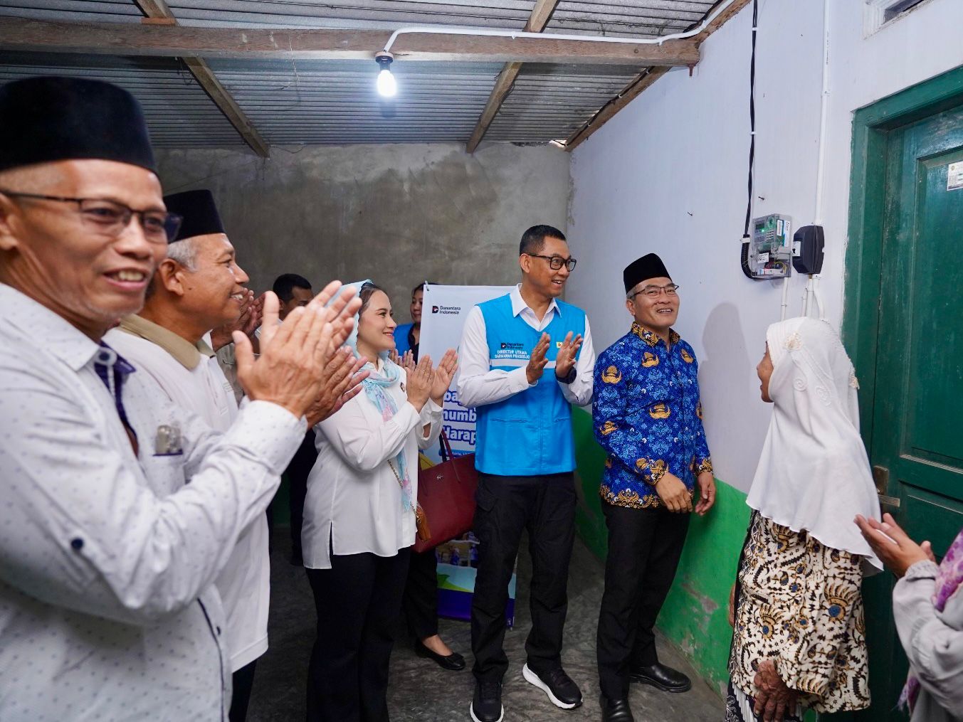 PLN Rayakan HLN ke-80 dengan Menyalakan Harapan 8.000 Keluarga Prasejahtera