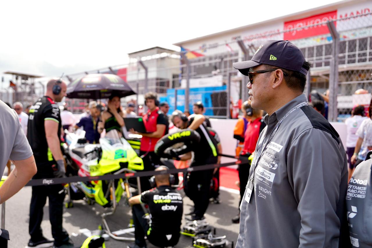 Dirut Pertamina Tinjau Paddock VR46 Racing Team di Ajang Pertamina Grand Prix of Indonesia 2025