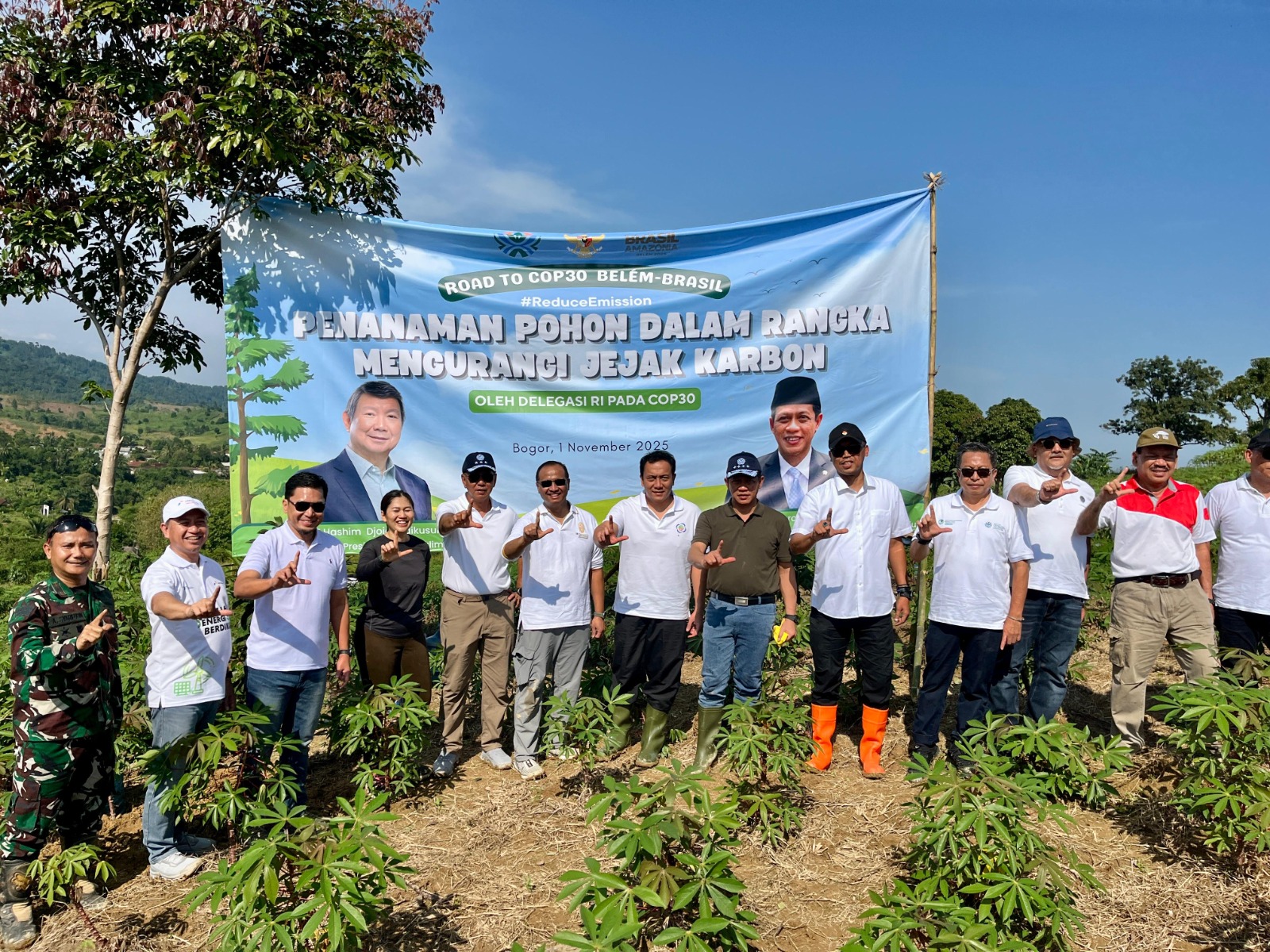 Pertamina dan KLH Tanam Ribuan Pohon Produktif di Bogor, Dukung Target Net Zero Emission 2060