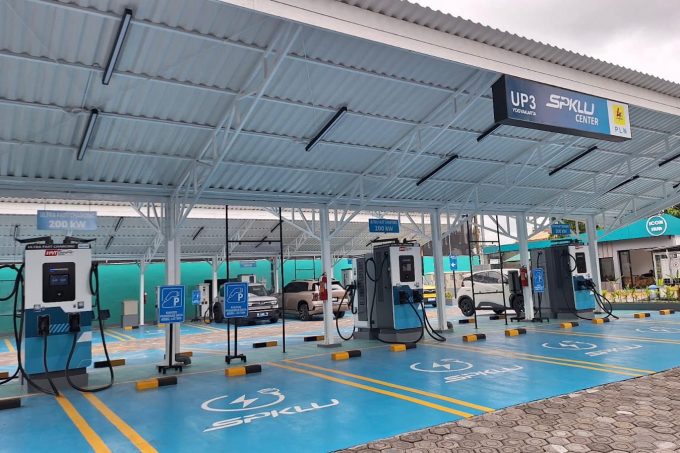 PLN Resmikan SPKLU Center Pertama di Yogyakarta, Perkuat Ekosistem Kendaraan Listrik Nasional