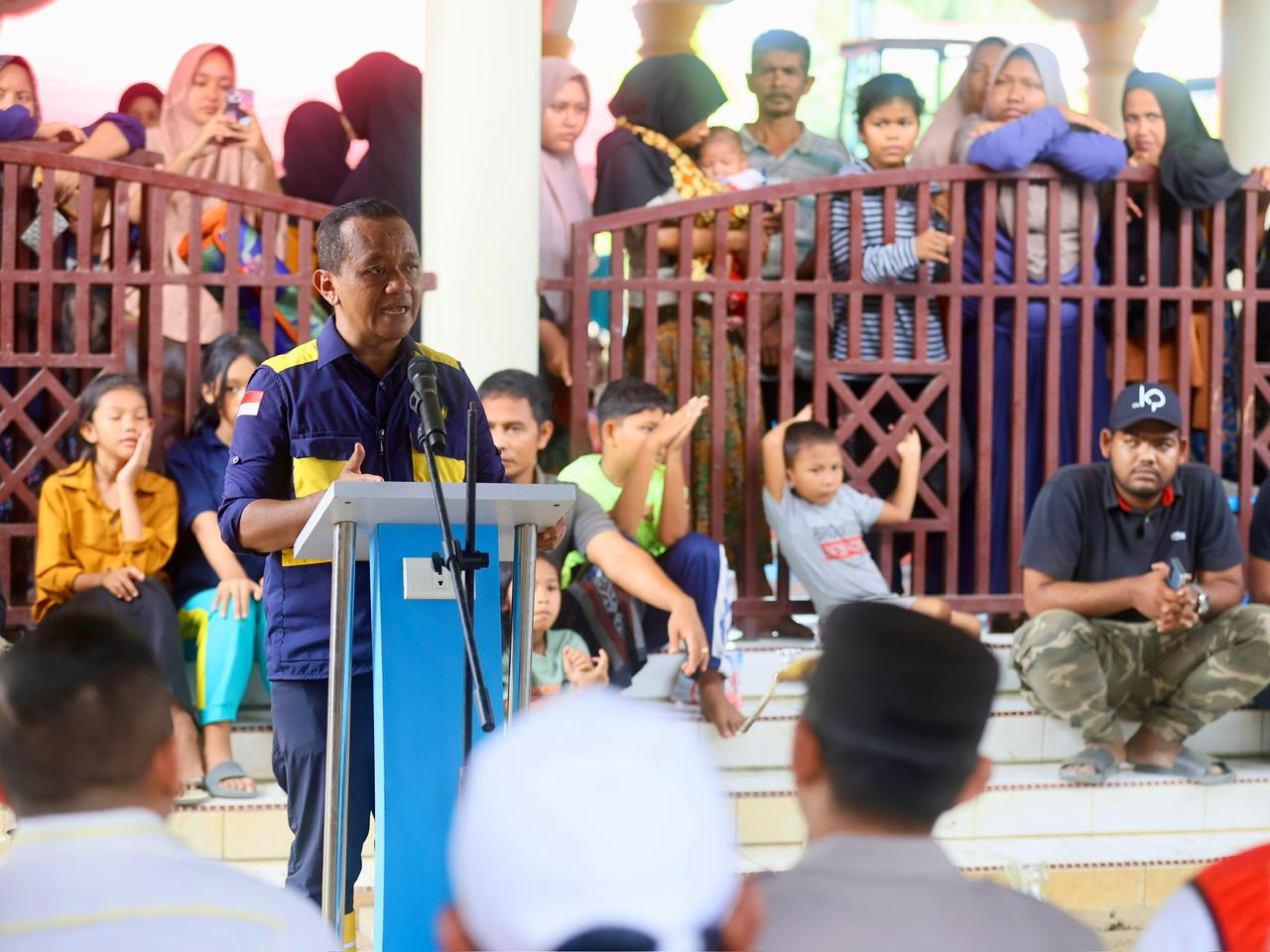 Menteri ESDM Cek Posko Bencana Aceh, PLN Gaspol Salurkan Bantuan & Pulihkan Listrik