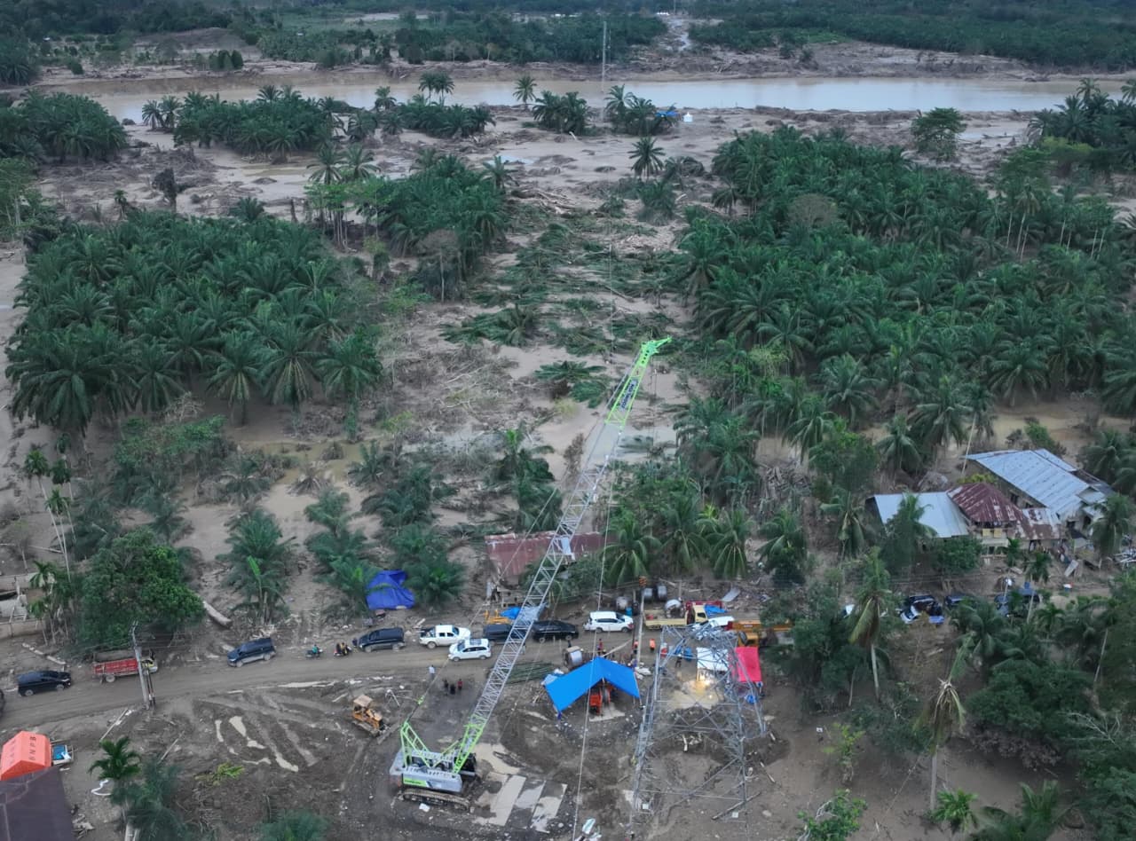 Crane Jadi Tower Darurat, PLN Percepat Pemulihan Listrik Aceh Pascabencana