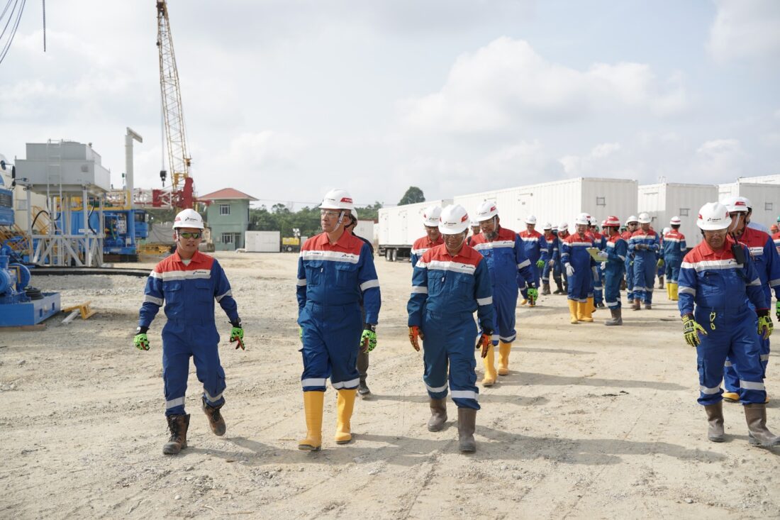 Direksi PDSI meninjau rig di wilayah kerja Rokan. Fokus pada budaya safety dan penguatan kinerja operasi migas nasional.
