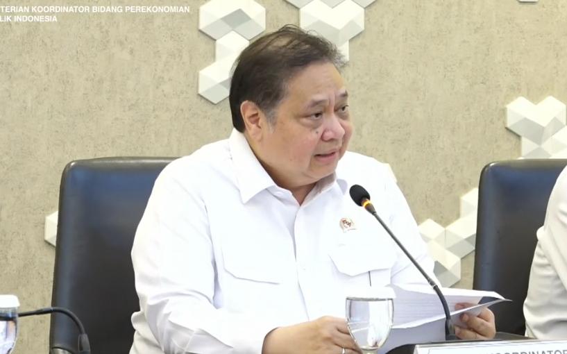 Harga avtur naik drastis, pemerintah naikkan fuel surcharge dan beri insentif demi jaga tiket tetap terjangkau.