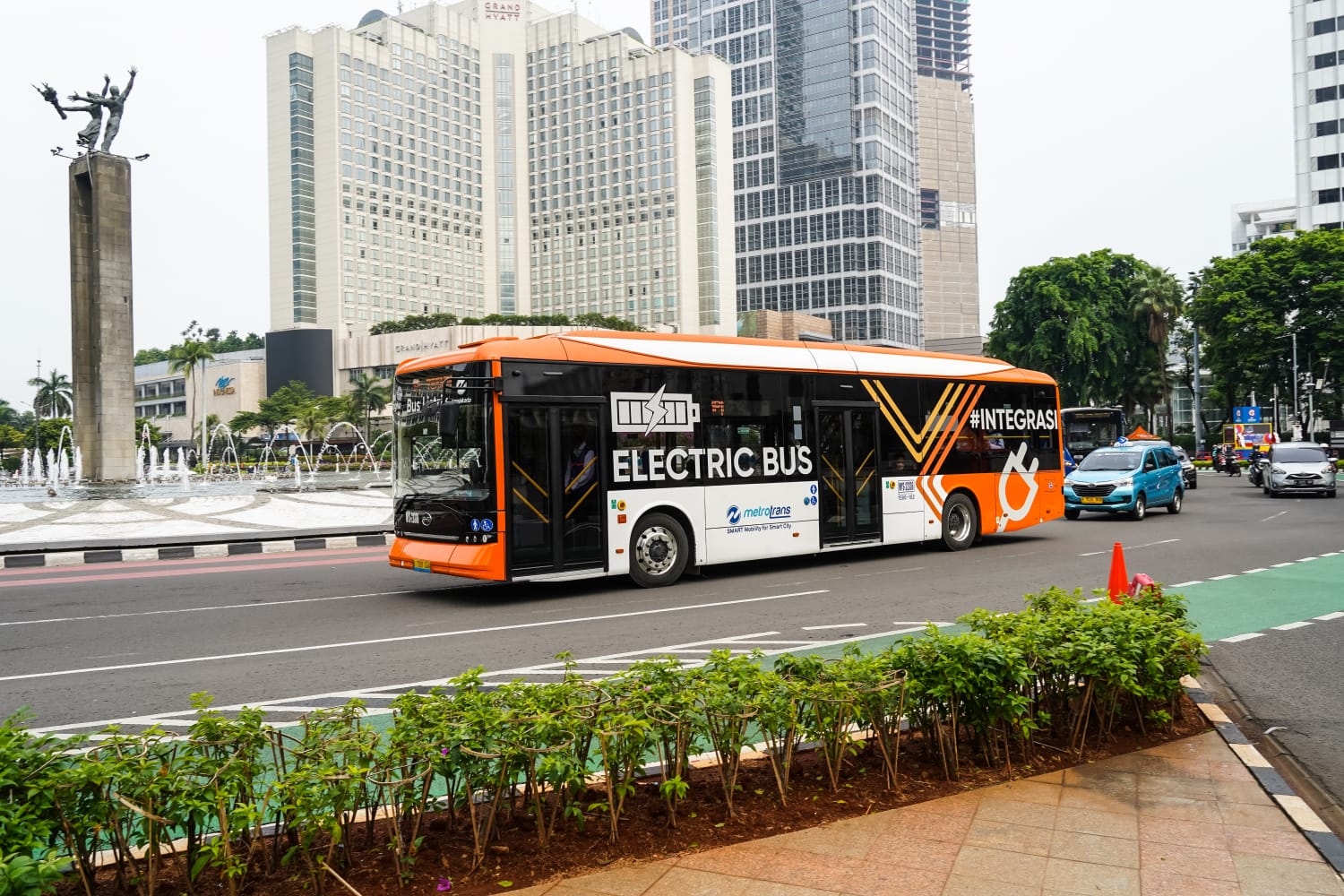 PLN Luncurkan Clean Energy Day, Ribuan Pegawai Kompak Hemat BBM dan Tekan Emisi