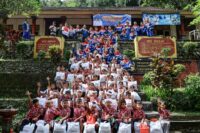 Dewan Komisaris Pertamina Turun ke Sekolah di Karangasem, 68 Siswa Dapat Seragam hingga Sepatu Gratis