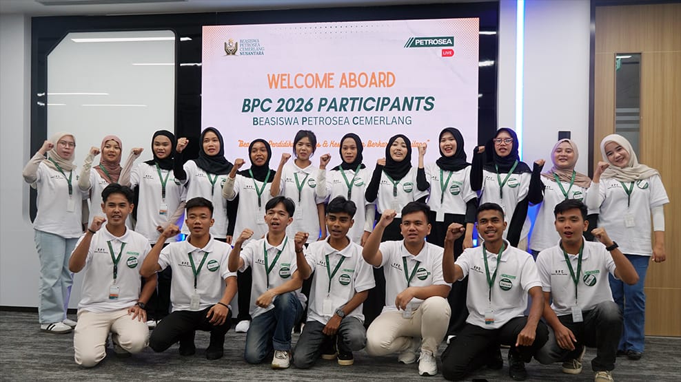 Petrosea memperluas dampak sosial melalui Beasiswa Petrosea Cemerlang yang membekali talenta muda dengan pendidikan, pelatihan, dan pengalaman kerja.