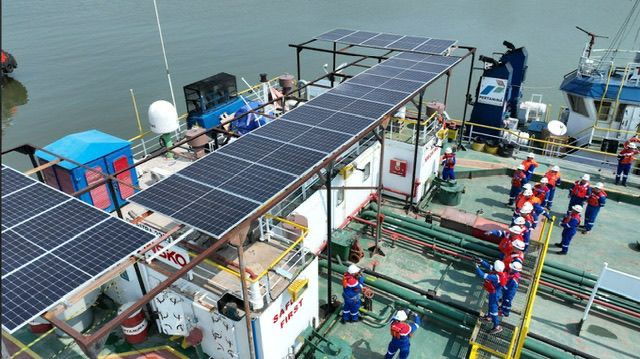 Pertamina Trans Kontinental Pasang PLTS di Kapal Minyak, Emisi Karbon Turun 79 Ton per Tahun