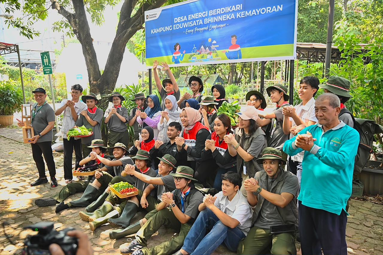 GreenBus Pertamina Ajak Pelajar Belajar Energi Bersih di Desa Energi Berdikari Kemayoran