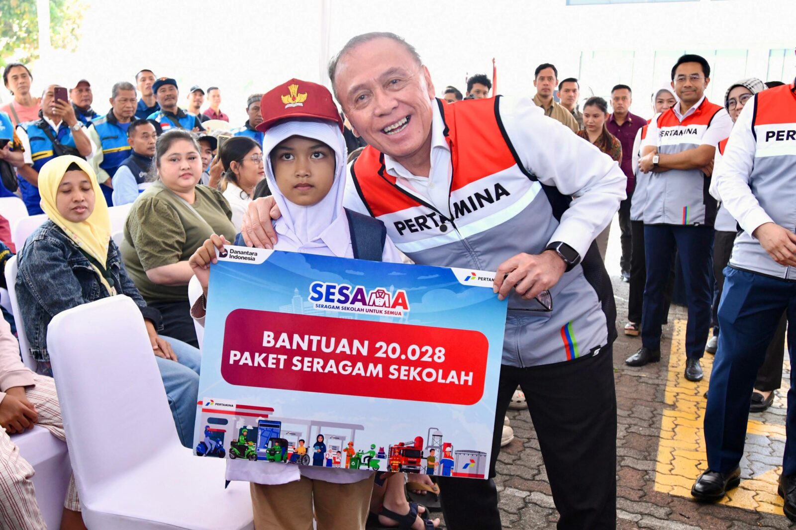 Pertamina Bagikan 20.028 Paket Seragam Sekolah, Bantu Anak Sambut Tahun Ajaran Baru