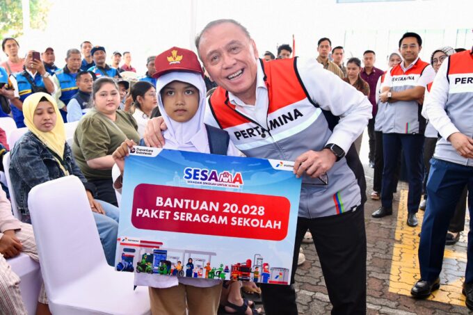 Pertamina Bagikan 20.028 Paket Seragam Sekolah, Bantu Anak Sambut Tahun Ajaran Baru
