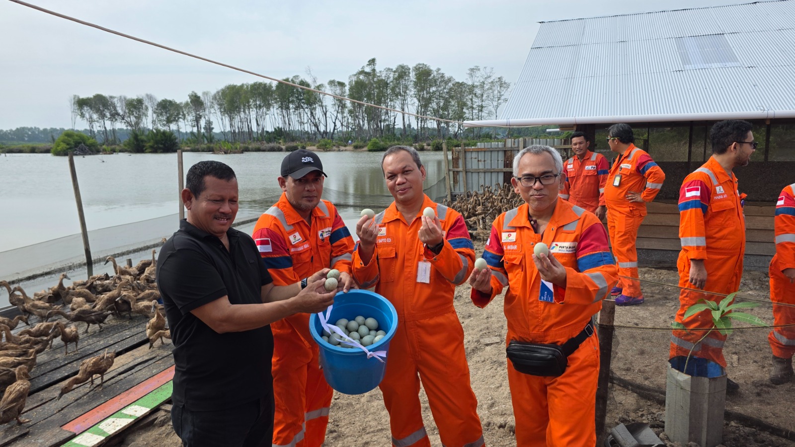Pertamina Hulu Mahakam Sulap Sisa Makanan Jadi Pakan Bebek Warga