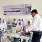 PHE WMO Latih 40 Siswa Bangkalan, Bekali Keahlian Menjahit dan Tata Boga