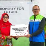 Patra Jasa Bagikan 9 Laptop untuk Siswa Jelang HUT ke-81 RI