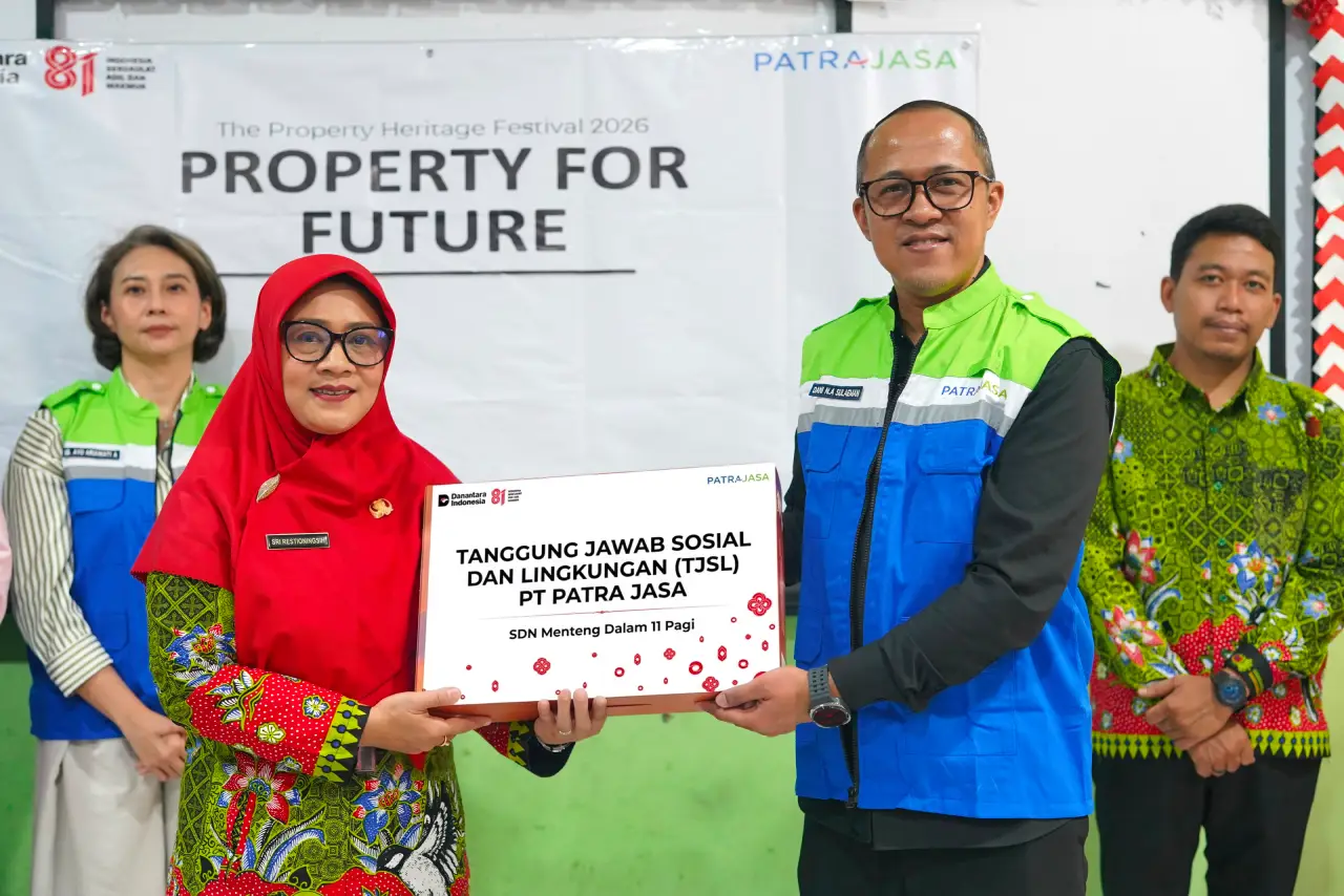 Patra Jasa Bagikan 9 Laptop untuk Siswa Jelang HUT ke-81 RI