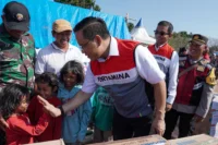 HUT ke-81 RI di Tengah Gempa Flores, Dirut Pertamina Turun Langsung Bawa Bantuan