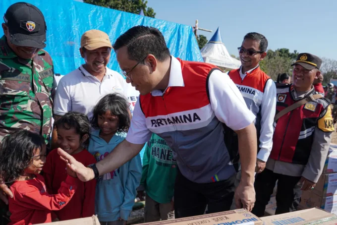 HUT ke-81 RI di Tengah Gempa Flores, Dirut Pertamina Turun Langsung Bawa Bantuan
