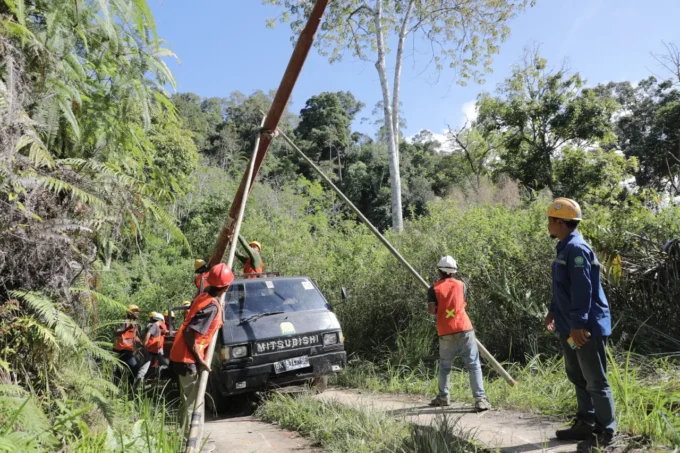 Listrik PLN 24 Jam Akhirnya Tembus Patialo, Cita-Cita Anak Desa Tak Lagi Terhalang Gelap