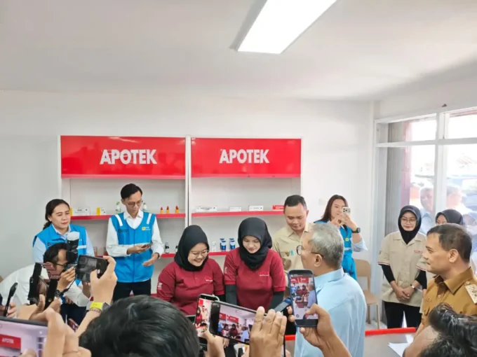 Layanan pembayaran tagihan dan pembelian token listrik PLN melalui Koperasi Desa Kelurahan Merah Putih.