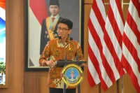Penandatanganan kerja sama Pertamina NRE, Kodaeral III, dan Lumitech untuk studi pengembangan PLTS di pangkalan TNI AL.