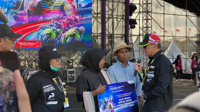 Kebakaran Sade Bikin Perajin Kehilangan Mata Pencaharian, Pertamina Turun Bawa 45 Alat Tenun