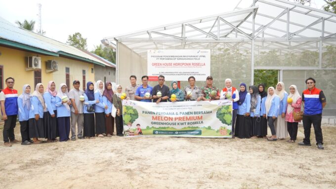 Bukan Cuma Sayur, Kelompok Tani Perempuan di Kaltim Panen 128 Melon Premium!