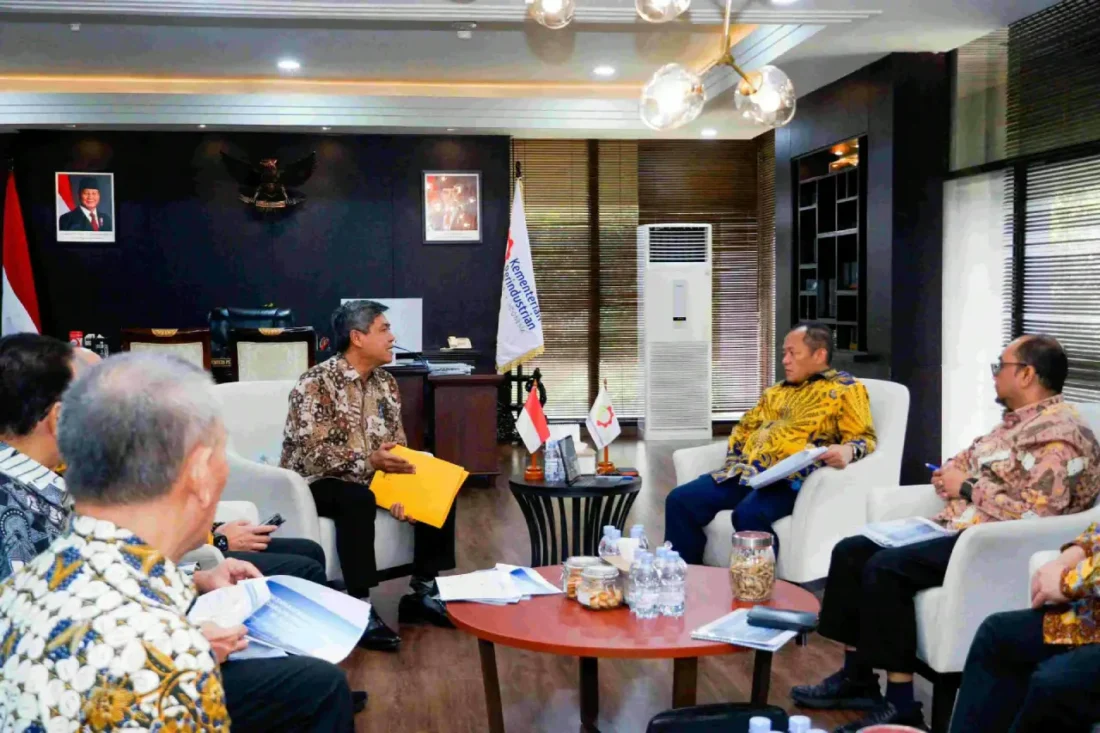 - Menperin Muhammad Sarmuji mengusulkan insentif kendaraan hybrid, PHEV, dan REEV.