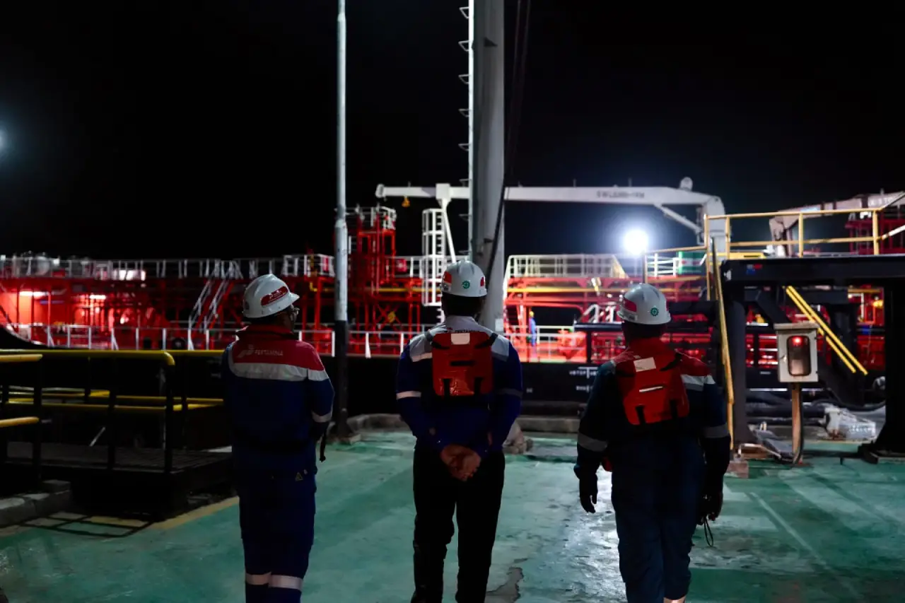 Terminal BBM Pertamina dalam rantai pasok dan distribusi bahan bakar.